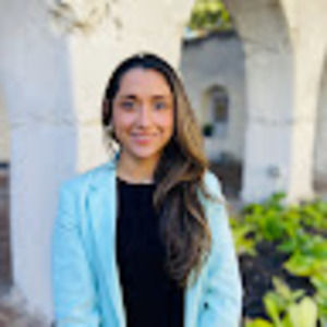 Meet your Posher, Claudia